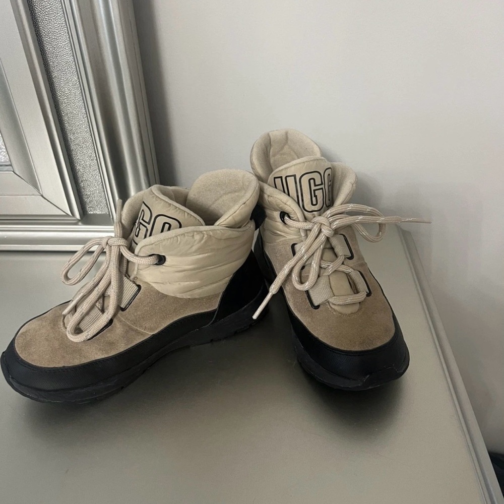 UGG big kids Tan and Black High-Top Sneakers size 4